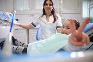 Dott.ssa Carla Landi Dentista Salerno